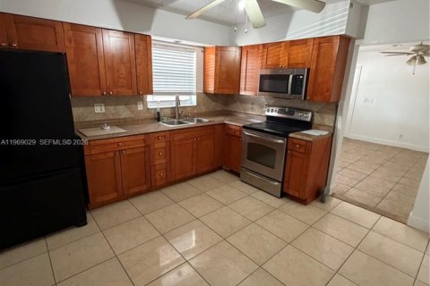 Propiedad comercial en venta en Pompano Beach, Florida, 238.76 m2 № 2031880 - foto 6