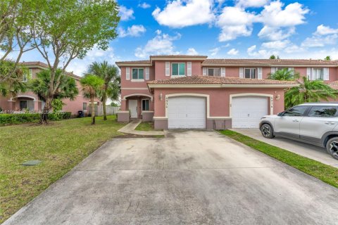 House in Miami, Florida 4 bedrooms, 158.68 sq.m. № 2011092 - photo 4