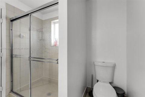 House in Miami, Florida 4 bedrooms, 158.68 sq.m. № 2011092 - photo 19
