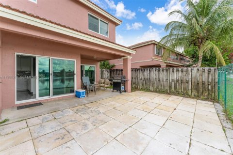 House in Miami, Florida 4 bedrooms, 158.68 sq.m. № 2011092 - photo 30