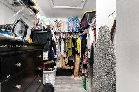 House in Miami, Florida 4 bedrooms, 158.68 sq.m. № 2011092 - photo 16