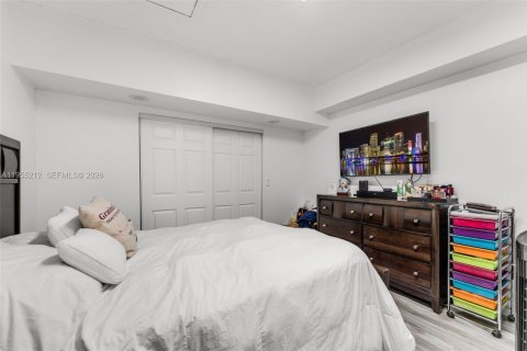 House in Miami, Florida 4 bedrooms, 158.68 sq.m. № 2011092 - photo 12