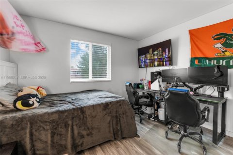 House in Miami, Florida 4 bedrooms, 158.68 sq.m. № 2011092 - photo 25