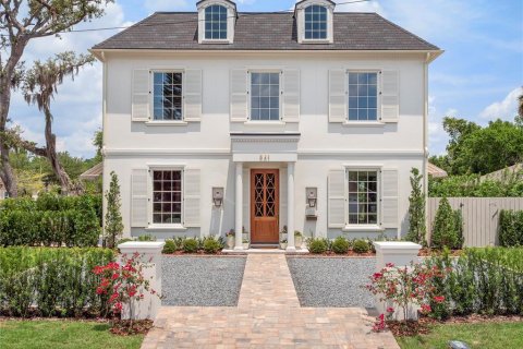 House in Winter Park, Florida 4 bedrooms, 330.08 sq.m. № 1680173 - photo 1