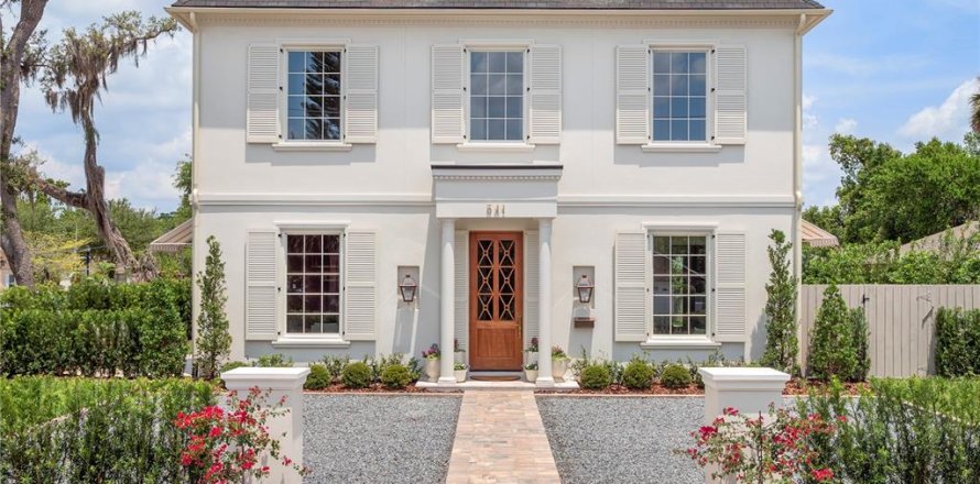 House in Winter Park, Florida 4 bedrooms, 330.08 sq.m. № 1680173