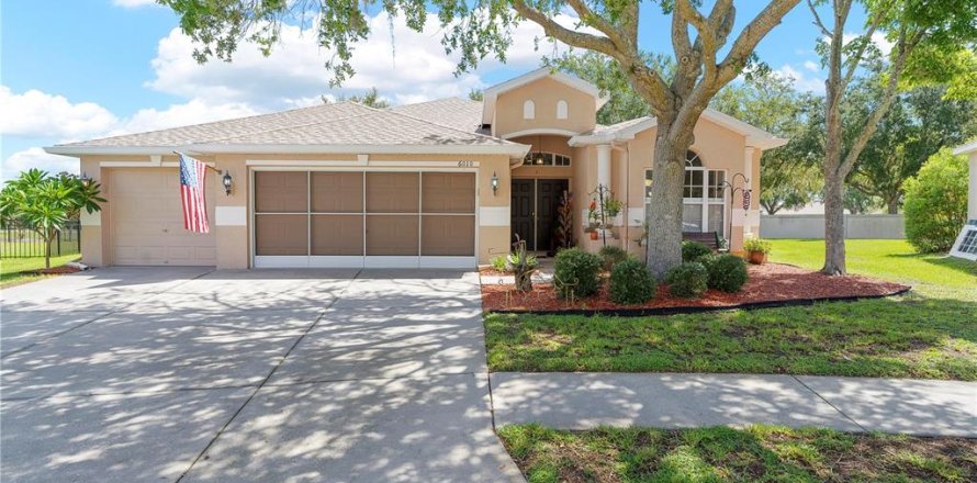 Casa en Land O' Lakes, Florida 4 dormitorios, 247.58 m2 № 1853404