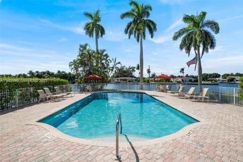 Condo in Fort Lauderdale, Florida, 1 bedroom  № 1986101 - photo 1
