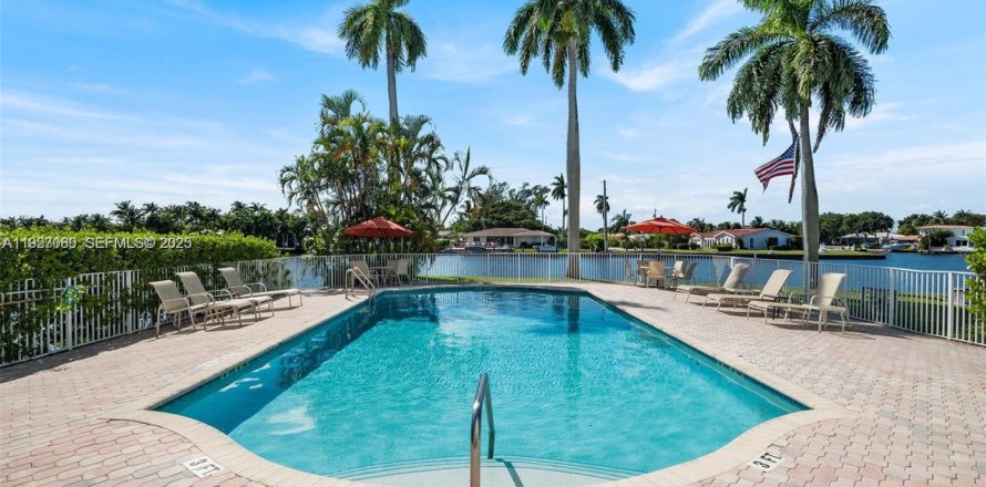 Condo in Fort Lauderdale, Florida, 1 bedroom  № 1986101