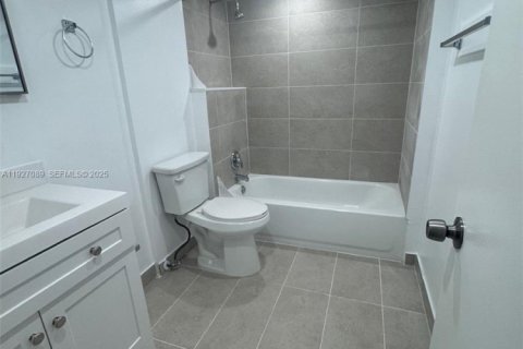 Condo in Fort Lauderdale, Florida, 1 bedroom  № 1986101 - photo 12