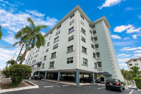 Condo in Fort Lauderdale, Florida, 1 bedroom  № 1986101 - photo 15