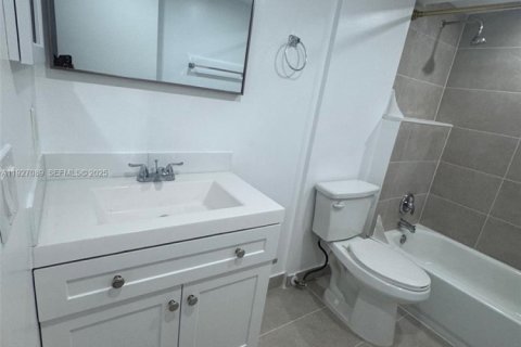 Condo in Fort Lauderdale, Florida, 1 bedroom  № 1986101 - photo 13