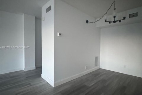 Condo in Fort Lauderdale, Florida, 1 bedroom  № 1986101 - photo 6