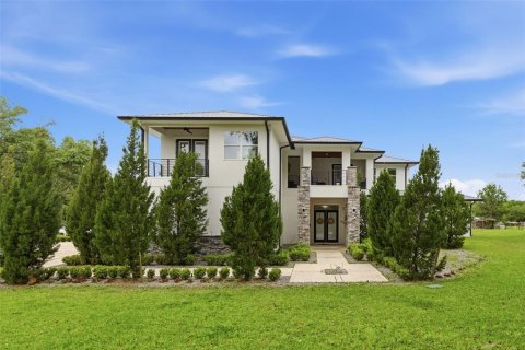 House in Zephyrhills, Florida 6 bedrooms, 698.72 sq.m. № 2236494 - photo 8