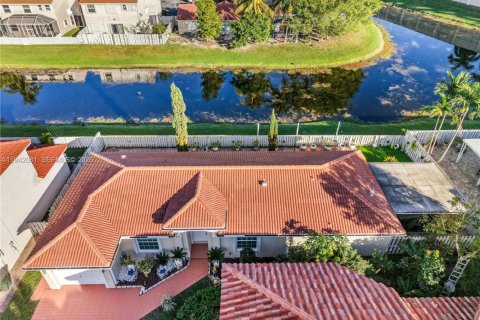 Casa en venta en Coconut Creek, Florida, 3 dormitorios, 134.99 m2 № 1999068 - foto 4