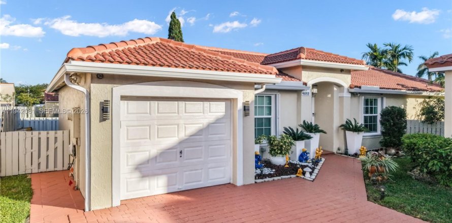 Casa en Coconut Creek, Florida 3 dormitorios, 134.99 m2 № 1999068