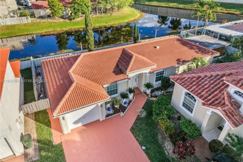 Casa en venta en Coconut Creek, Florida, 3 dormitorios, 134.99 m2 № 1999068 - foto 3