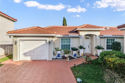 Casa en venta en Coconut Creek, Florida, 3 dormitorios, 134.99 m2 № 1999068 - foto 2