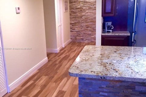 Condo in Pompano Beach, Florida, 3 bedrooms  № 1709609 - photo 24
