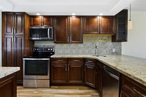 Condo in Pompano Beach, Florida, 3 bedrooms  № 1709609 - photo 19