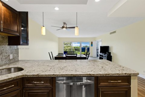 Condo in Pompano Beach, Florida, 3 bedrooms  № 1709609 - photo 3