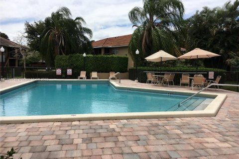 Copropriété à louer à Pembroke Pines, Floride: 2 chambres, 84.91 m2 № 1948104 - photo 11