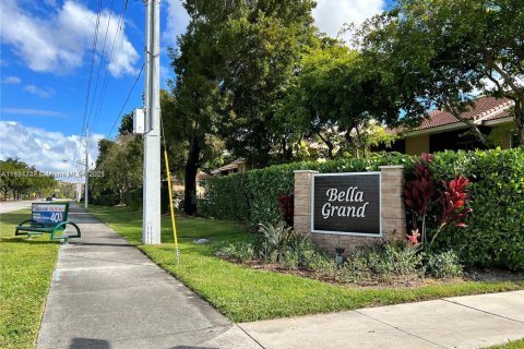 Copropriété à louer à Pembroke Pines, Floride: 2 chambres, 84.91 m2 № 1948104 - photo 2