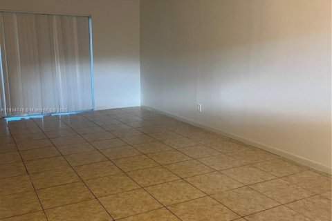 Copropriété à louer à Pembroke Pines, Floride: 2 chambres, 84.91 m2 № 1948104 - photo 4