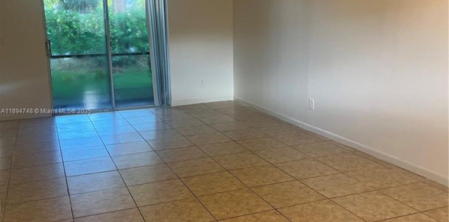 Condo à Pembroke Pines, Floride, 2 chambres  № 1948104