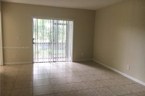 Copropriété à louer à Pembroke Pines, Floride: 2 chambres, 84.91 m2 № 1948104 - photo 6