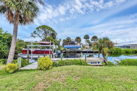House in Placida, Florida 2 bedrooms, 119.47 sq.m. № 2096878 - photo 2