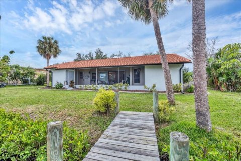 House in Placida, Florida 2 bedrooms, 119.47 sq.m. № 2096878 - photo 4