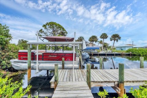 House in Placida, Florida 2 bedrooms, 119.47 sq.m. № 2096878 - photo 3
