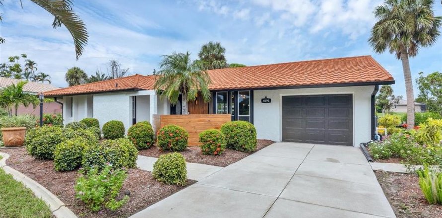House in Placida, Florida 2 bedrooms, 119.47 sq.m. № 2096878