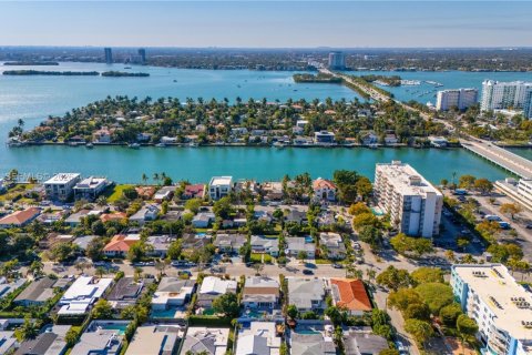 Villa ou maison à louer à North Bay Village, Floride: 4 chambres, 153.1 m2 № 2052423 - photo 3