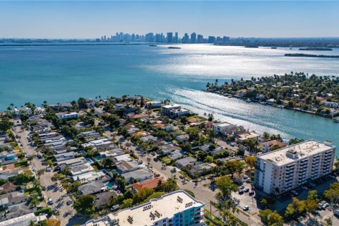 Villa ou maison à louer à North Bay Village, Floride: 4 chambres, 153.1 m2 № 2052423 - photo 4
