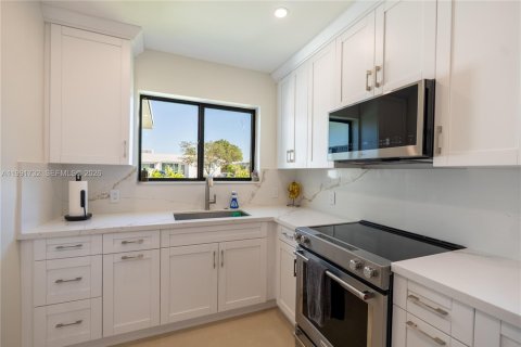 Villa ou maison à louer à North Bay Village, Floride: 4 chambres, 153.1 m2 № 2052423 - photo 14