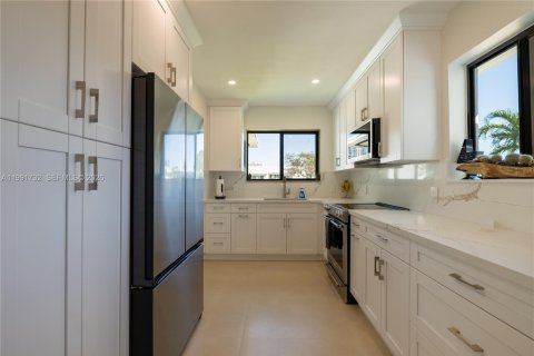 Villa ou maison à louer à North Bay Village, Floride: 4 chambres, 153.1 m2 № 2052423 - photo 11