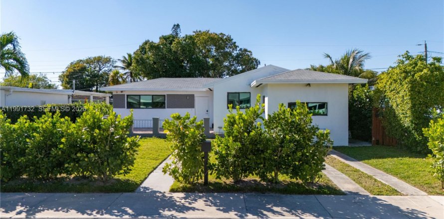 Villa ou maison à North Bay Village, Floride 4 chambres, 153.1 m2 № 2052423