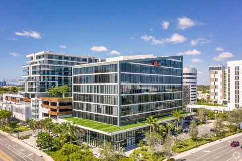 Commercial property in Aventura, Florida № 1937406 - photo 1