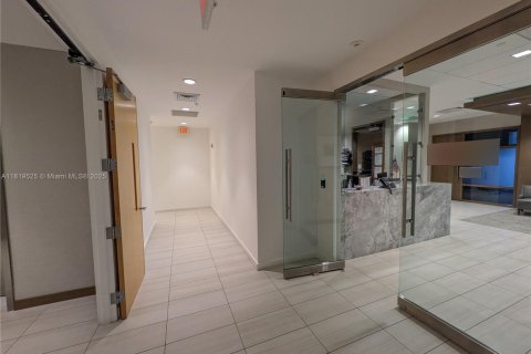 Commercial property in Aventura, Florida № 1937406 - photo 7