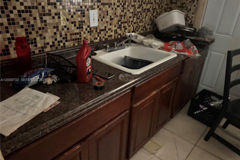 Villa ou maison à vendre à Miami, Floride: 2 chambres, 57.97 m2 № 2074911 - photo 5