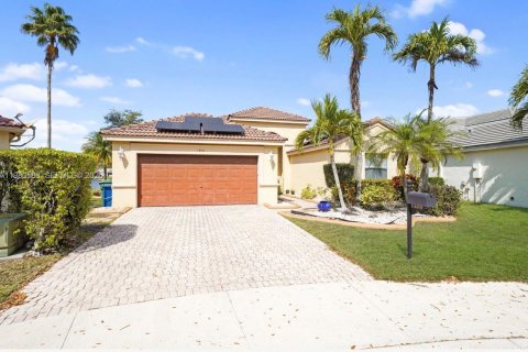 Villa ou maison à louer à Weston, Floride: 4 chambres, 192.59 m2 № 2044134 - photo 2