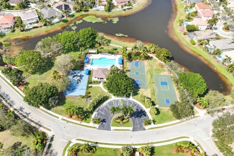 Villa ou maison à louer à Weston, Floride: 4 chambres, 192.59 m2 № 2044134 - photo 29