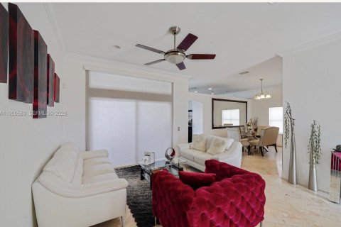 Villa ou maison à louer à Weston, Floride: 4 chambres, 192.59 m2 № 2044134 - photo 6