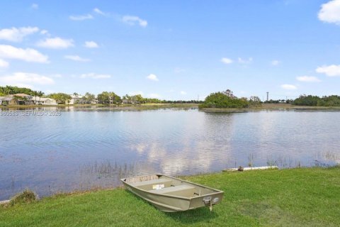 Villa ou maison à louer à Weston, Floride: 4 chambres, 192.59 m2 № 2044134 - photo 26