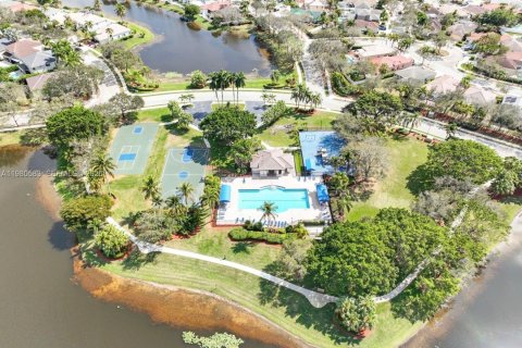 Villa ou maison à louer à Weston, Floride: 4 chambres, 192.59 m2 № 2044134 - photo 30