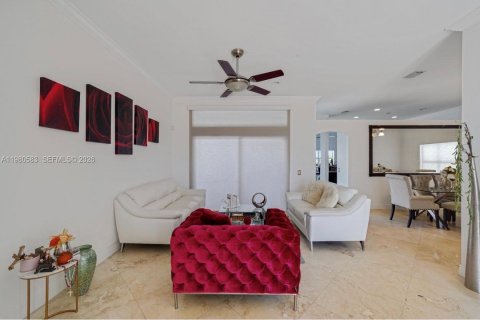 Villa ou maison à louer à Weston, Floride: 4 chambres, 192.59 m2 № 2044134 - photo 5