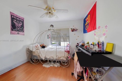 Villa ou maison à louer à Weston, Floride: 4 chambres, 192.59 m2 № 2044134 - photo 25