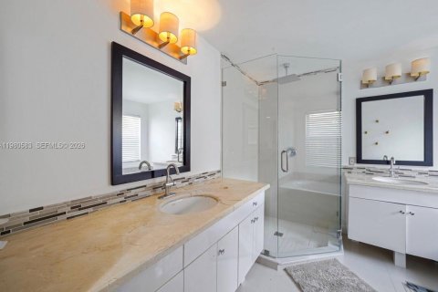 Villa ou maison à louer à Weston, Floride: 4 chambres, 192.59 m2 № 2044134 - photo 16