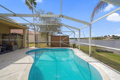 Villa ou maison à louer à Weston, Floride: 4 chambres, 192.59 m2 № 2044134 - photo 3